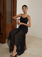 Langes Camisole-Kleid mit asymmetrischem Saum